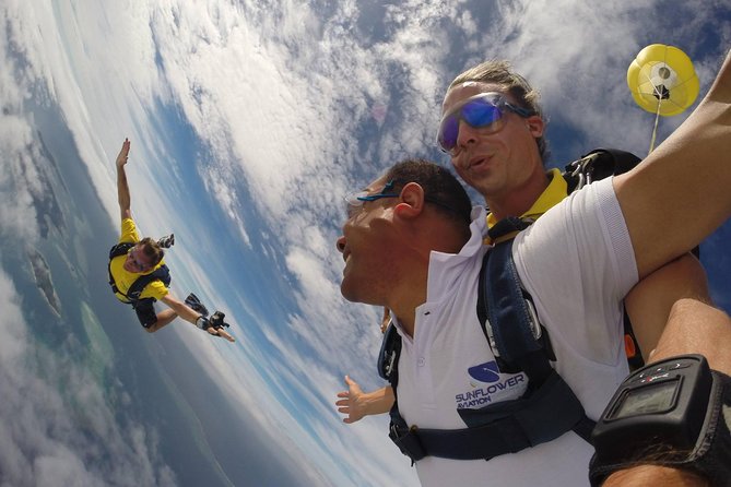 Extreme 12000ft Tandem Jump (45 seconds free fall) - What the 12,000-foot jump actually gives you