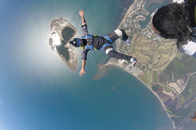 Extreme 12000ft Tandem Jump (45 seconds free fall) - The human side: Chris, CJ, and instructor care