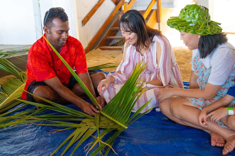 Fiji: Beachcomber Island Day Cruise with Snorkelling - Fijian dancing and practical island traditions