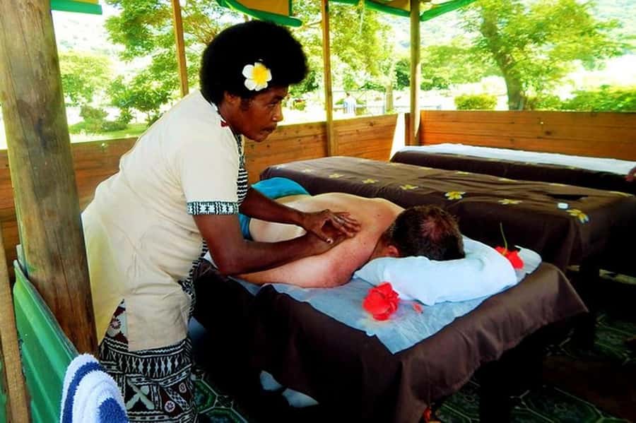 Fiji: Tifajek Mud Pool & Hotspring Tours & Tickets - Washing off before the hot pools