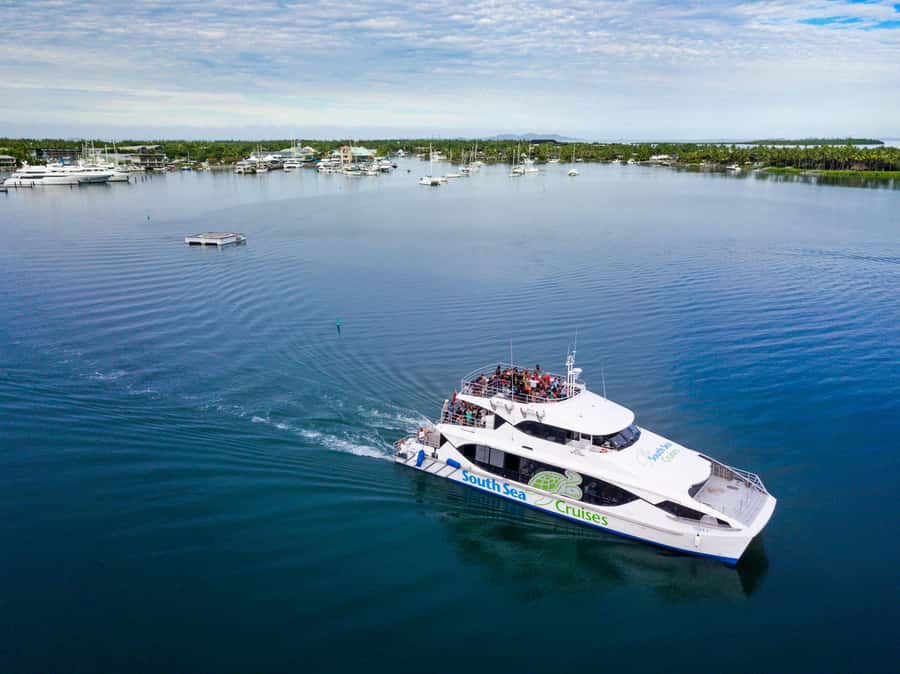Fiji: Yasawa Islands Explorer Cruise with Lunch - Resort drop-offs without resort visits