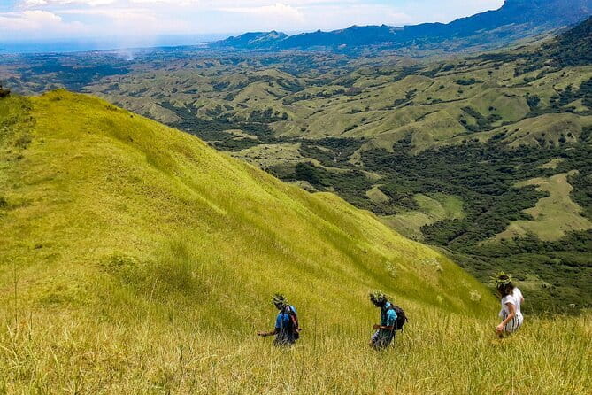 Nadi Sightseeing Including Viseisei Lookout, Village Tour, Garden & Temple Tour - The guide can make or break the day