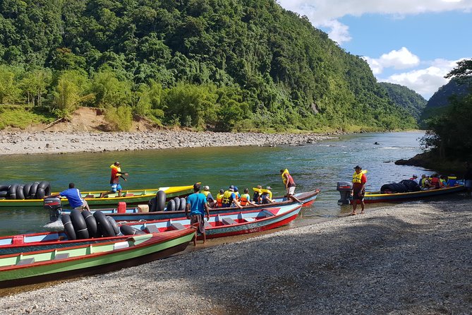 River Tubing Fiji, Navua River - Lunch beside the river