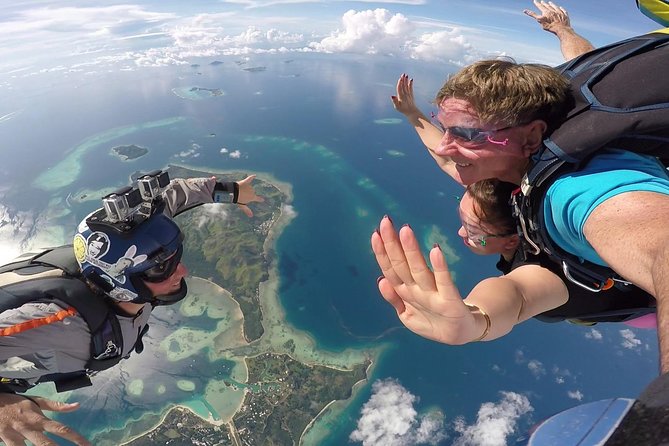 Skydive Fiji Radical 10000ft Tandem Jump (30 seconds free fall) - Who will get the most from this experience